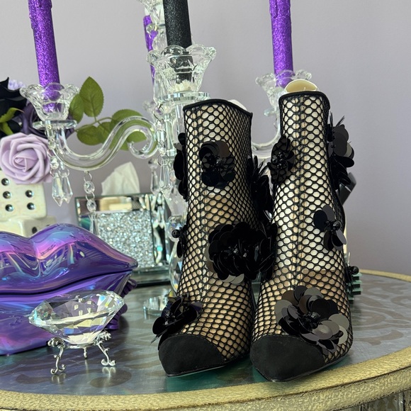 Betsey Johnson Shoes - Betsy Johnson Elegant Black Mesh Women's Shoes size 7 NWOT statement heel.